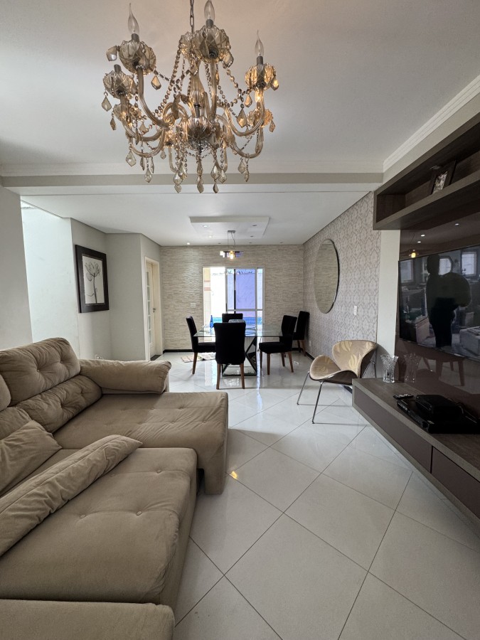 Casa, 3 quartos, 244 m² - Foto 1
